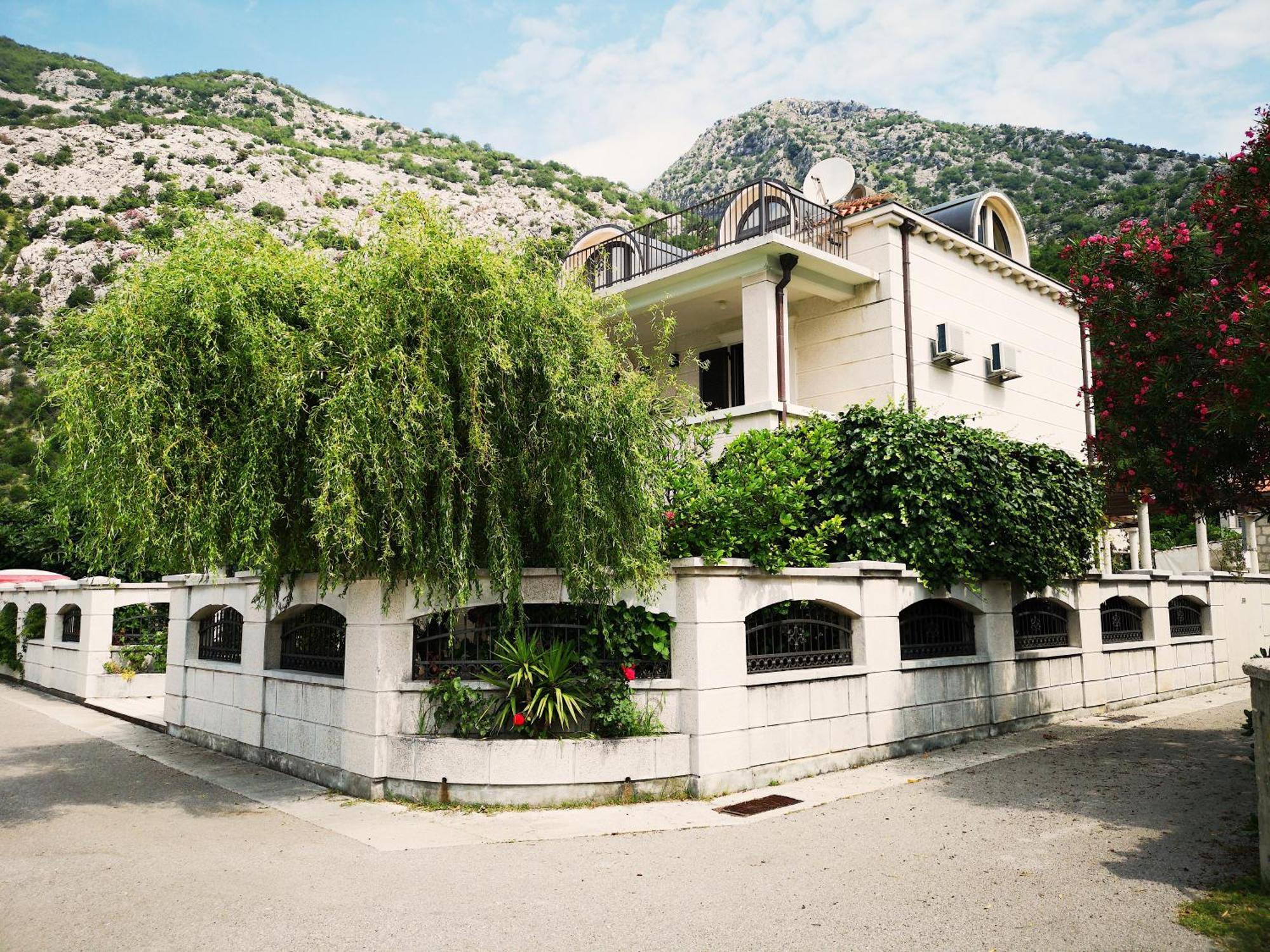 Villa Teuta Risan Exterior photo